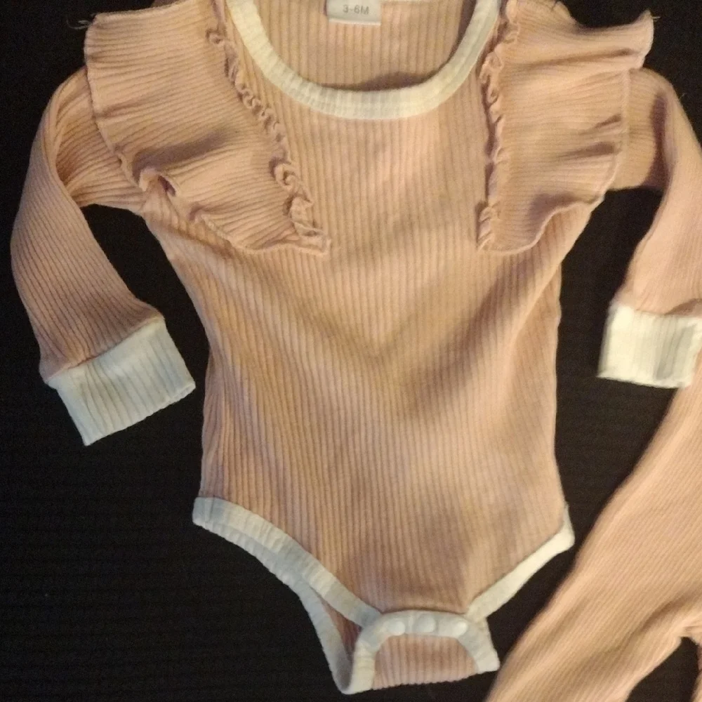 Pink Ribbed Baby Outfit Set​​ - Picture 4 of 5